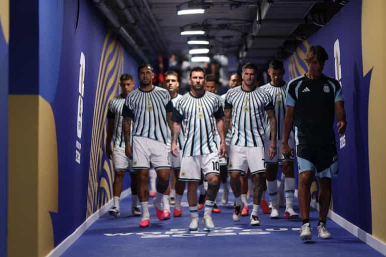 Argentina enfrenta Inglaterra na semifinal da Copa do Mundo, França joga contra Espanha