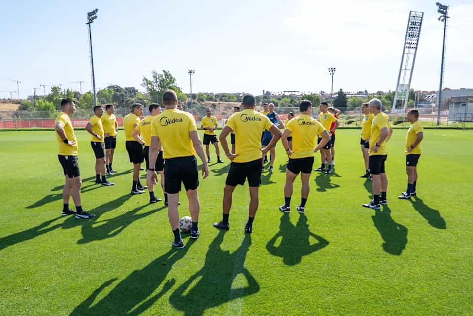 Árbitros concluem ciclo de treinamento da FIFA antes da reta final do torneio