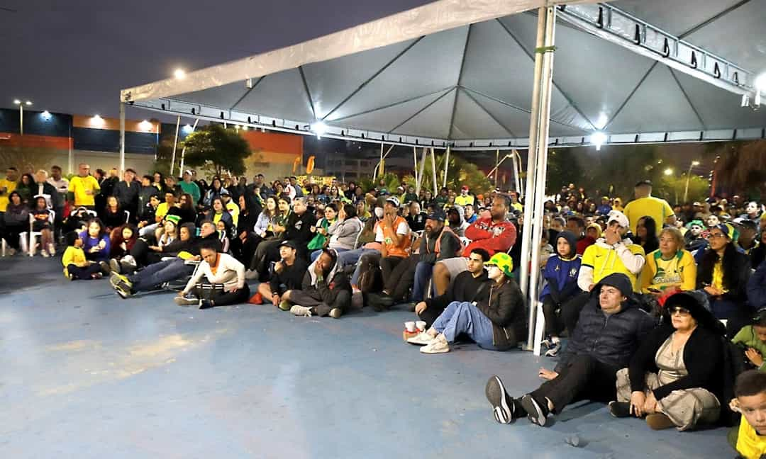 Torcida em Diadema acompanha eliminação da Seleção Brasileira em evento público