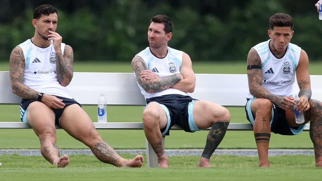 Seleção argentina chega a Nova Jersey para a final da Copa do Mundo após atrasos causados pelo clima