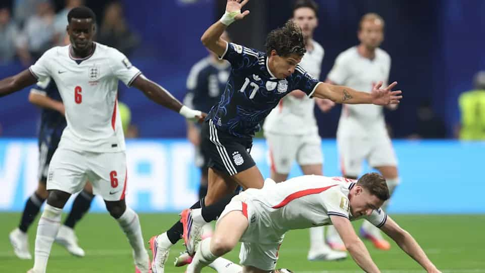 Zlatan Ibrahimovic critica desempenho da Inglaterra após derrota na semifinal da Copa do Mundo de 2026